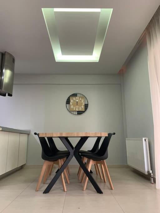 Varkiza Lux Apartment Luaran gambar